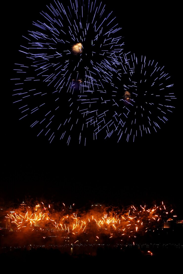 Foto gratuito fuegos artificiales coloridos y brillantes en century park, shanghai, china