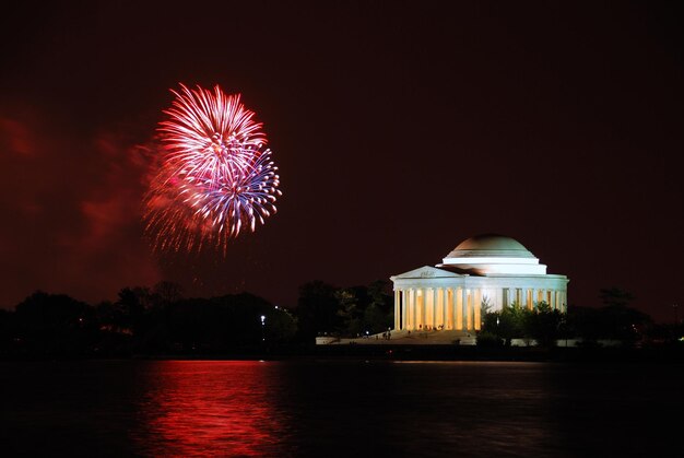 Fuegos artificiales por el lago Washington DC