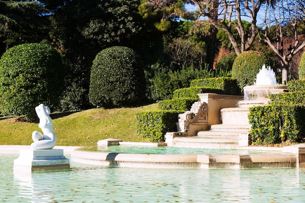 Fuente en el parque del palacio real de pedralbes