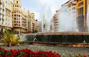 Foto gratuita fuente en la placa del ajuntament en valencia