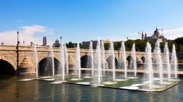 Fuentes y puente sobre el río Manzanares