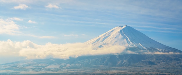 Fuji de la montaña con el cielo azul, Japón