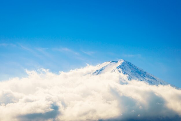 Fuji de la montaña con el cielo azul, Japón