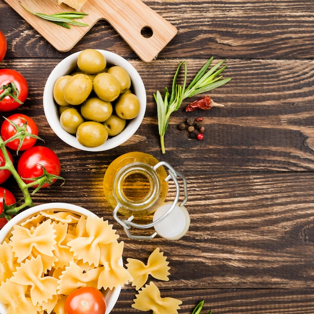 Fusilli con aceitunas y verduras