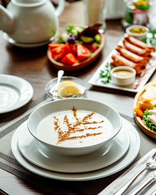 Gachas de avena cubiertas con canela