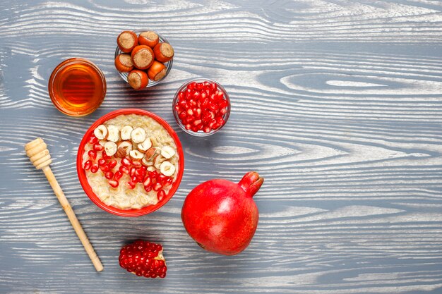 Gachas de avena con manzanas y canela.