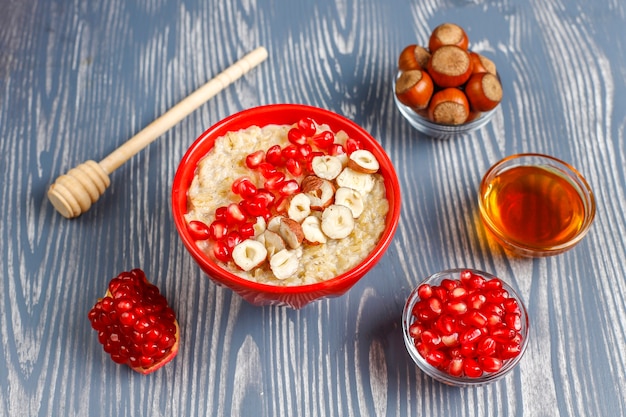 Gachas de avena con manzanas y canela.