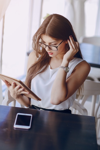 Gadget de café en el estilo de vida de conexión