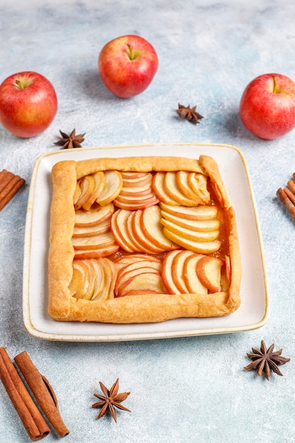 Galette casera con manzanas y canela