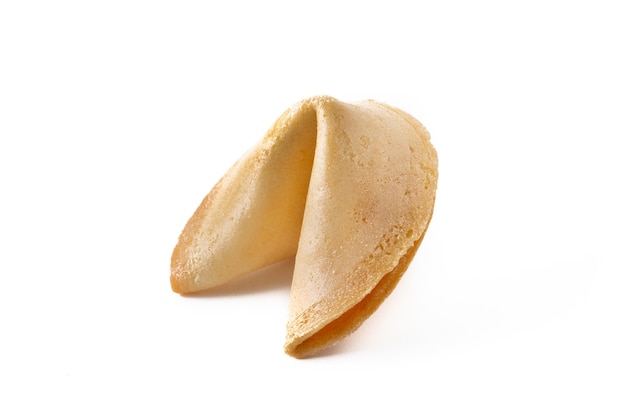 Galleta de la fortuna tradicional aislado sobre fondo blanco.