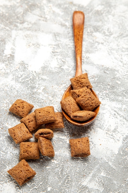 galletas de almohada dulce en blanco