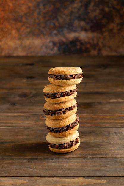 Foto gratuita galletas con arreglo de crema