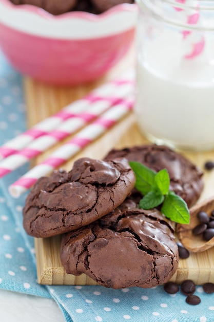 Galletas de chocolate en un bol