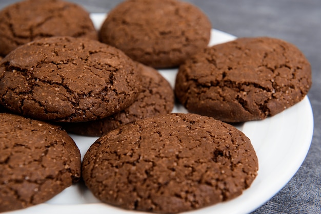 Galletas de chocolate dulce en placa