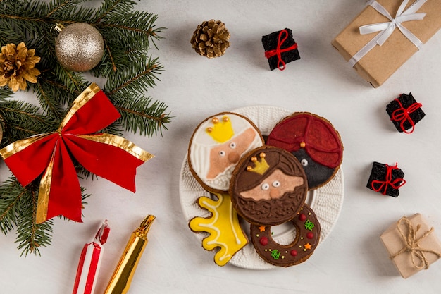 Galletas de epifanía y agujas de pino