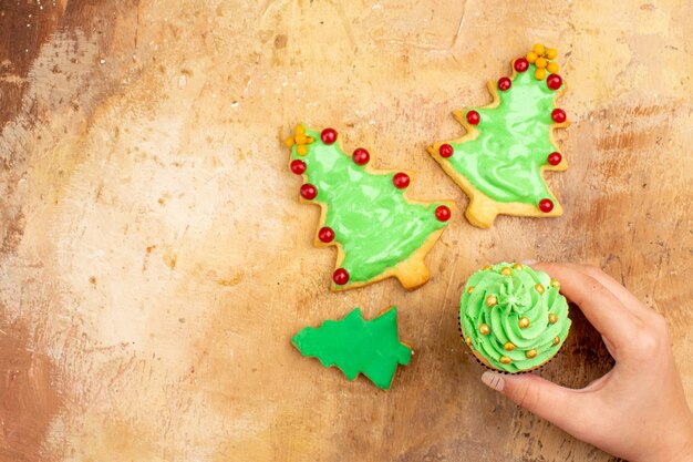 Galletas en forma de árbol de vista superior