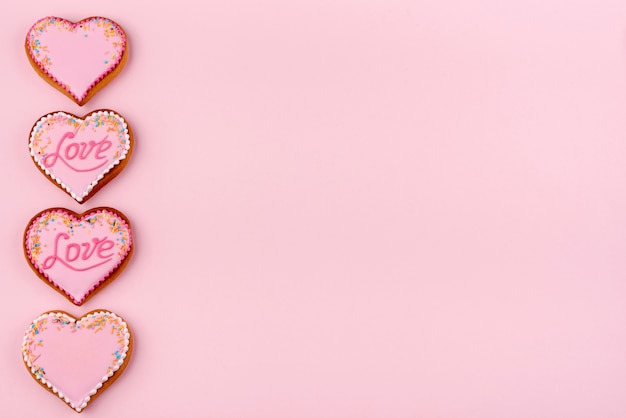 Galletas en forma de corazón para el día de San Valentín con chispas