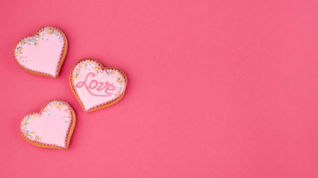 Galletas en forma de corazón con espacio de copia para el día de San Valentín