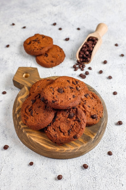 Foto gratuita galletas sin gluten con chispas de chocolate.