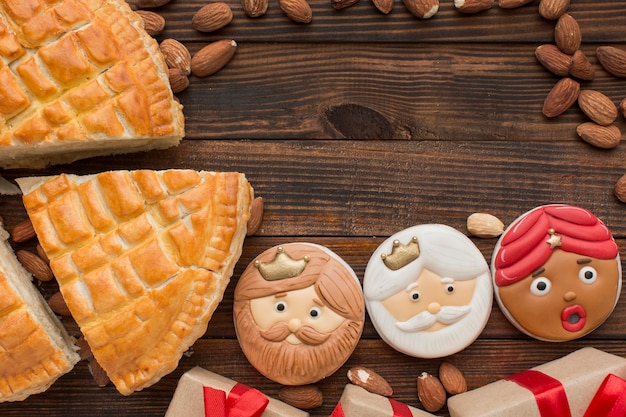 Galletas de postre de epifanía y espacio de copia de pastel