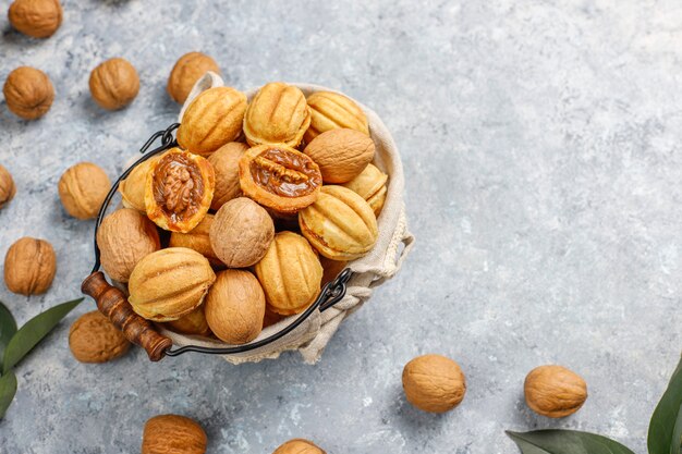 Galletas rusas caseras con leche condensada hervida y nueces.