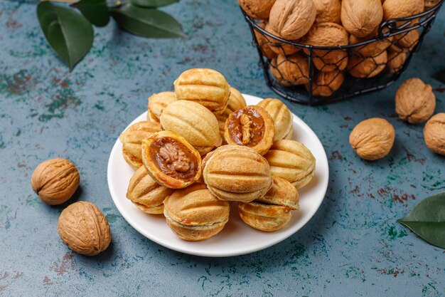 Galletas rusas caseras con leche condensada hervida y nueces.