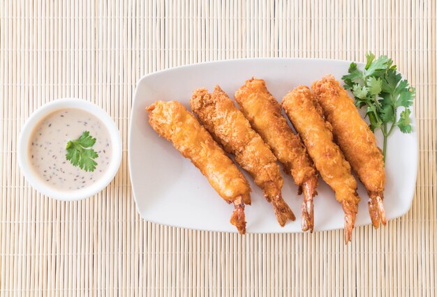 gambas fritas en la mesa