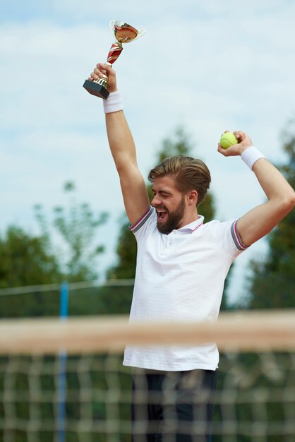 Ganador en la cancha de tenis