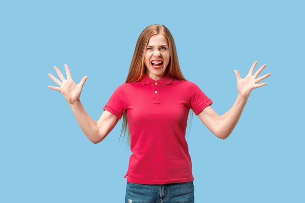 Ganador éxito mujer feliz feliz celebrando ser un ganador. Imagen energética dinámica del modelo femenino.