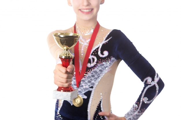 Foto gratuita ganador, gimnasta, niña, actuación, premio