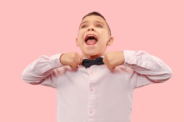 Gané. hombre feliz de éxito ganador celebrando ser un ganador.