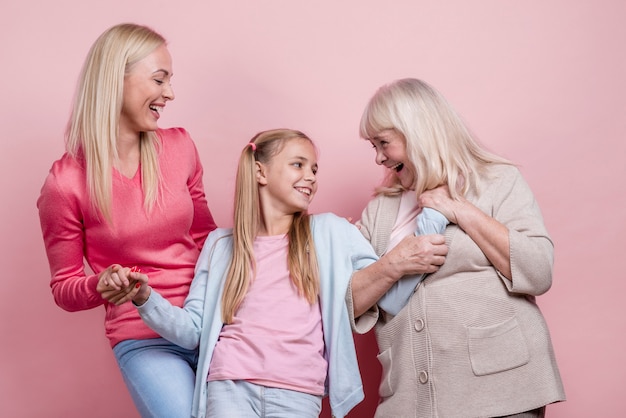 Generación de mujeres hermosas mirándose