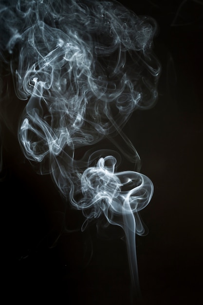Foto gratuita genial silueta de humo en movimiento