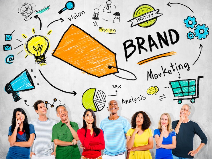 Foto gratuito gente diversa que piensa planeando concepto de la marca del márketing