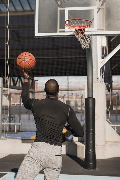 Gente, jugar al básquetbol