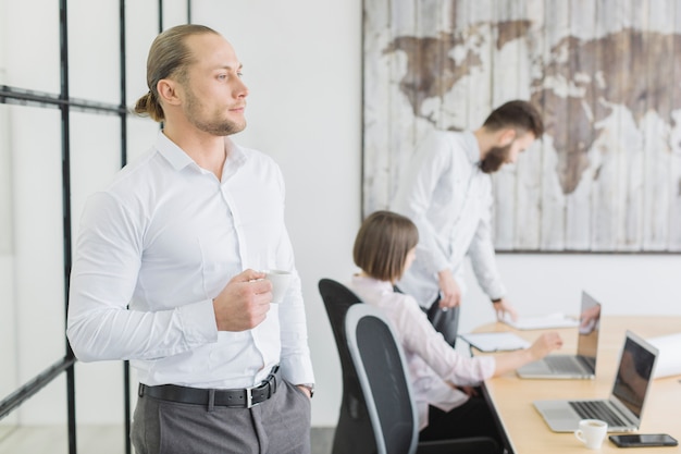 Gente de negocios en oficina