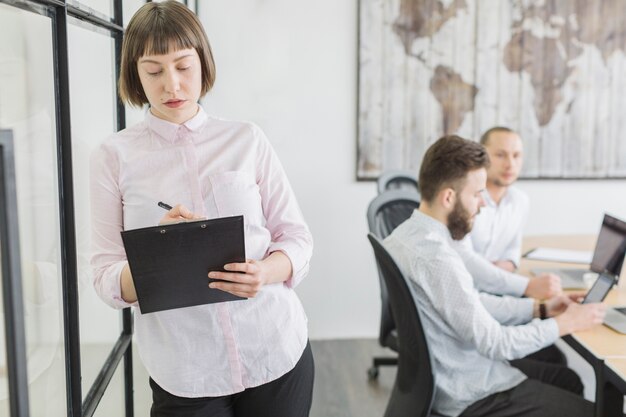 Gente de negocios en oficina