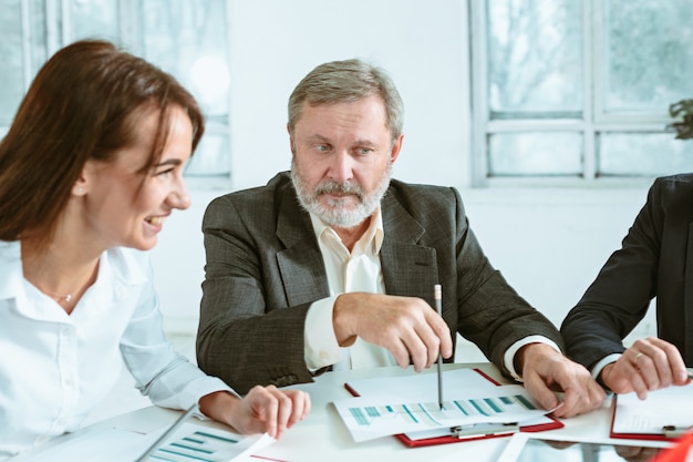 Gente de negocios trabajando juntos