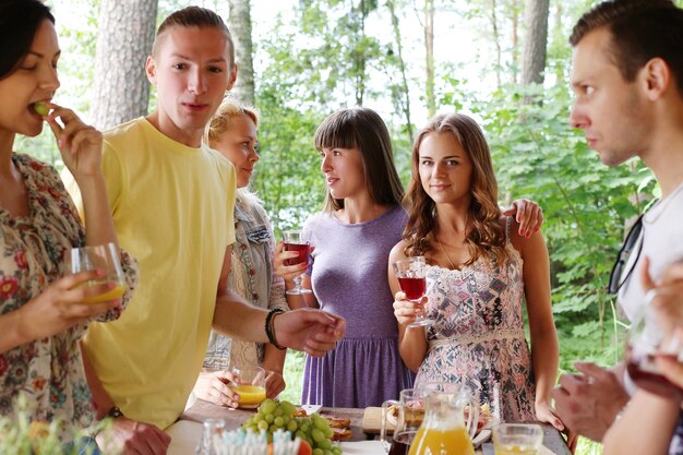 Gente en el picnic