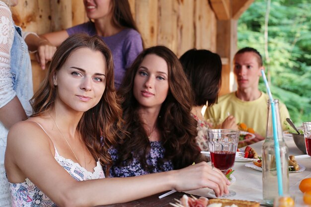 Gente en el picnic