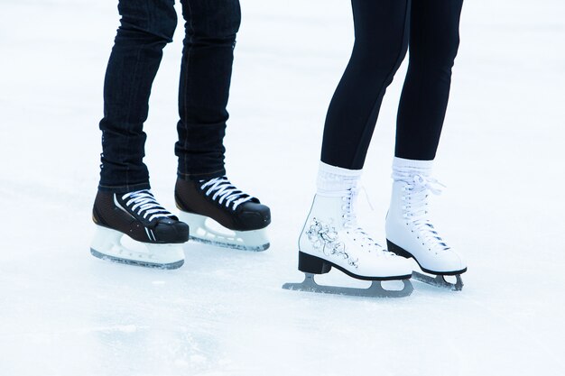 Gente en la pista de hielo