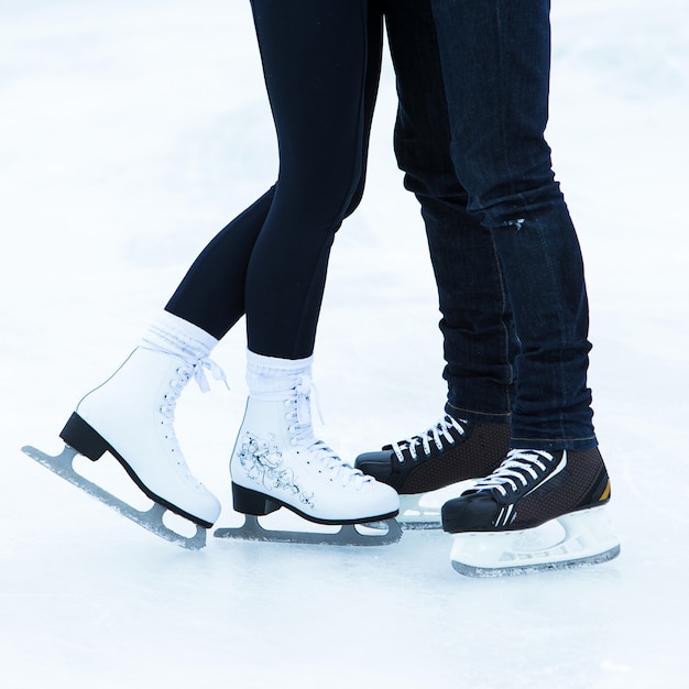 Gente en la pista de hielo