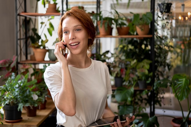 Gerente de pequeñas empresas en su taller