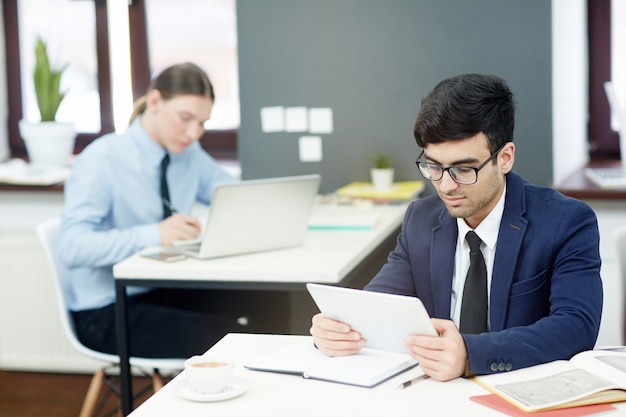 Gerentes financieros en el trabajo