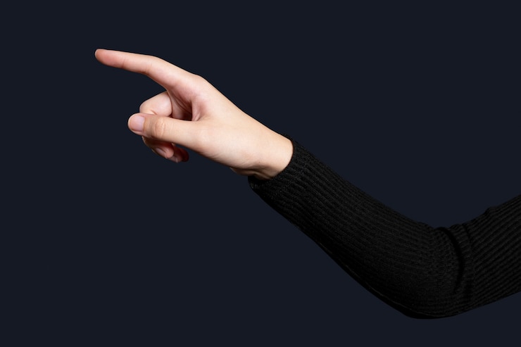 Foto gratuito gesto de la mano apuntando en una pantalla invisible