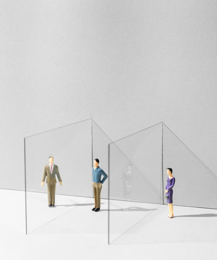 Photo Gratis glass divider between people for coronavirus protection