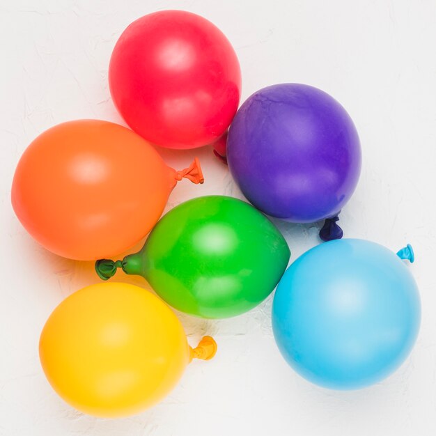 Globos brillantes como símbolo de la comunidad LGBT.