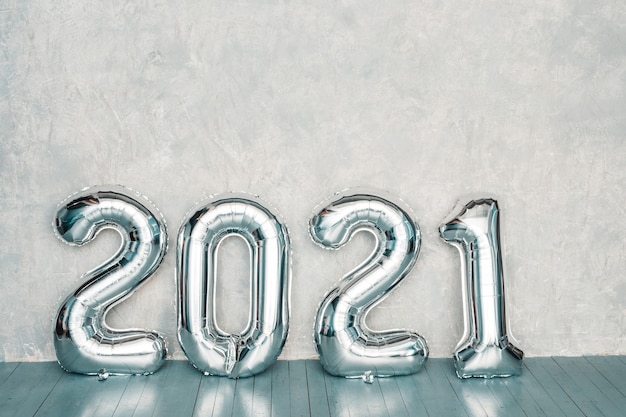 Globos Plata 2021. Feliz año nuevo 2021. Números metálicos 2021