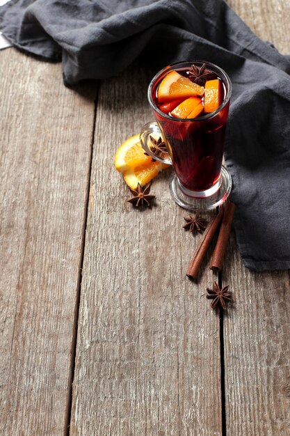 Glühwein alemán, también conocido como vino caliente o vino especiado