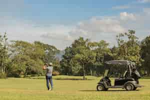 Foto gratuita golfista profesional. bali. indonesia.